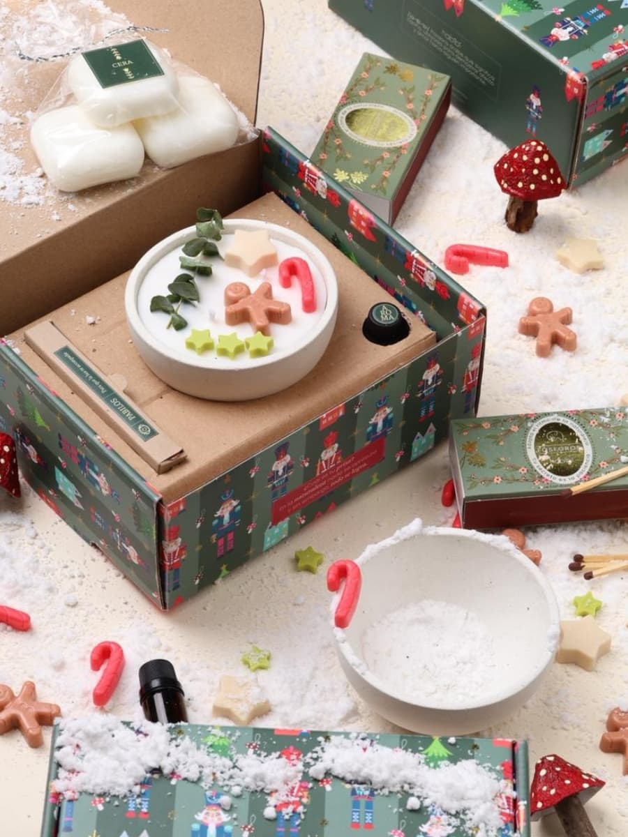 • Kit para hacer Tu Propia Vela de Navidad