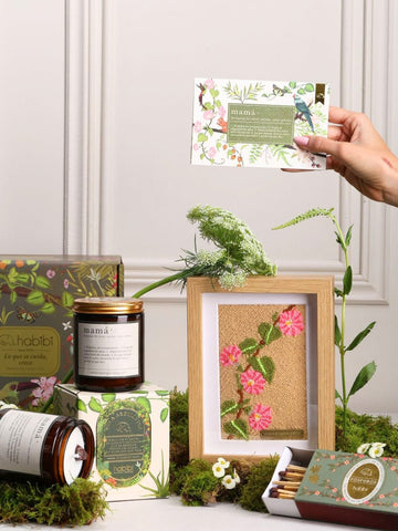 Kit Hanami Mamá con obra tejida Wayuu, vela aromática Mamá, fósforos Golden Habibi y tarjeta con semillas — regalo Día de la Madre