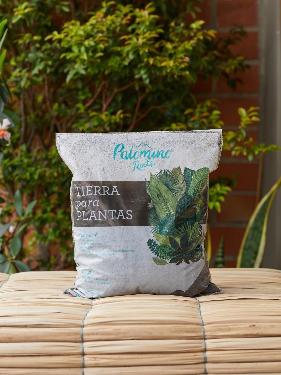 tierra-para-plantas-abonada-plantas-de-interior-jardineria-en-casa-sustrato-para-plantas-habibi-plantitas.jpg
